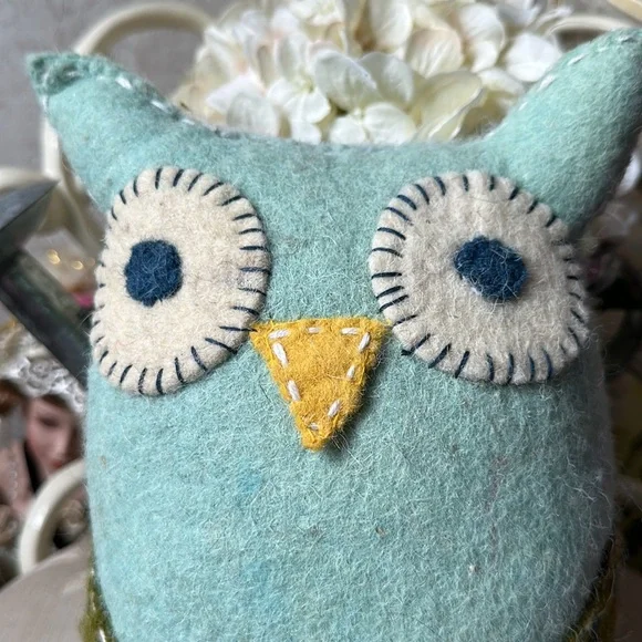 NWT OWL tooth fairy pillow made of wool with a small red heart pouch for tooth - Picture 8 of 9